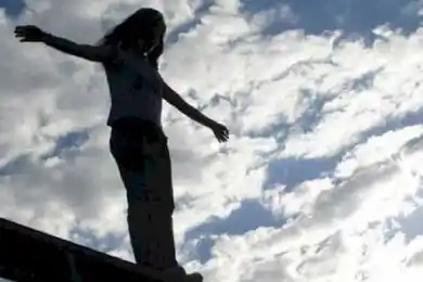 В Нур-Султане девочка хотела утопиться в реке, полиция подоспела вовремя