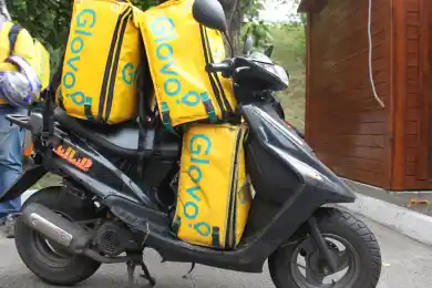 Минтруда предложило считать таксистов и курьеров онлайн-платформ формально занятыми