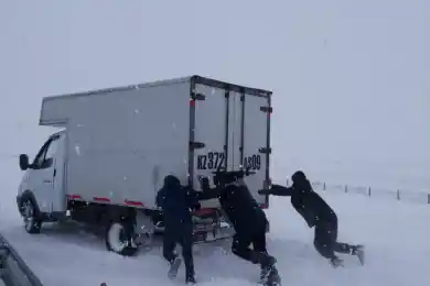 Колонна машин в сопровождении полиции выехала из Щучинска