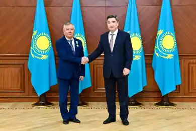 Премьер-министр вручил госнаграды строителям Казахстана