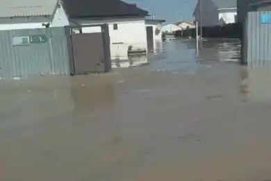 Жителей Кульсары эвакуируют в Атырау на поезде