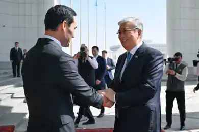 Президенты Казахстана и Туркменистана провели переговоры в узком формате