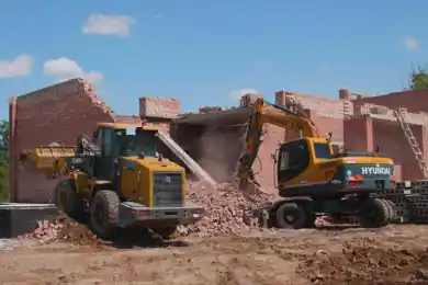 В Астане пустили под бульдозеры незаконный объект