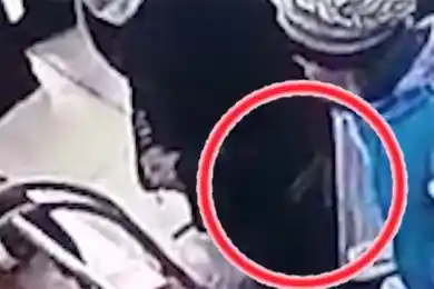 Видео: в Нур-Султане карманница вытащила 80 тысяч тенге на рынке