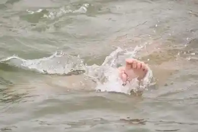 В Уральске утонула женщина, сбитая лодкой на воде