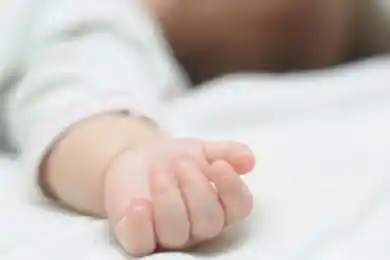 Младенец заразился коронавирусом в Караганде