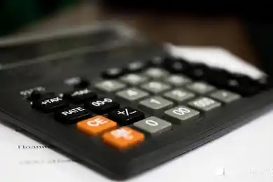 Разблокировка счетов должников, ликвидация плательщиков НДС: новшества с 2022 года по налогам в РК