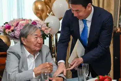 Олжас Сулейменов отмечает 90-летие
