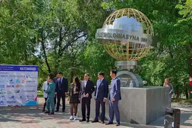 В Семее поставили памятник из 200 деталей