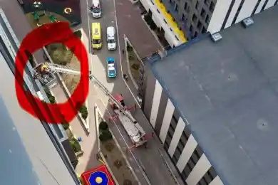 В Астане с крыши ЖК, где погибли дети, сняли парня