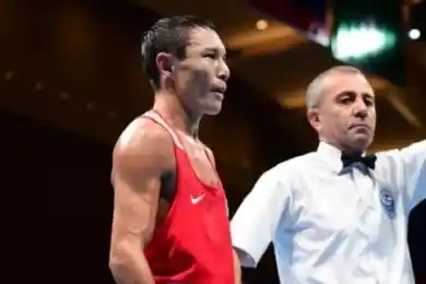 Казахстанец Жусупов первым прошел в полуфинал на ЧМ