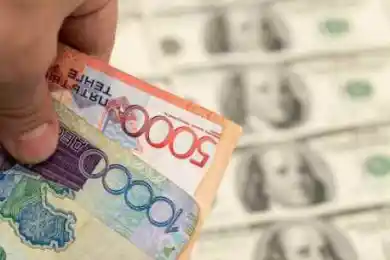 Курс доллара на торгах достиг 472,24 тенге