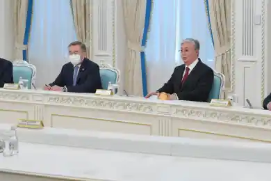 Поставка вакцины из России стала одной из тем встречи Токаева с Лавровым