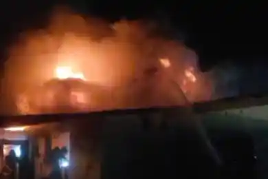 В Темиртау пожарные предотвратили взрыв при пожаре в частном доме