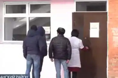 СМИ: жители двух сёл в ВКО вышли на митинг из-за слухов о приезде зараженных коронавирусом людей