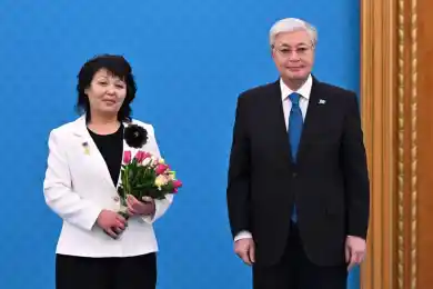 Глава государства присвоил новые почетные звания на церемонии в Акорде