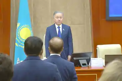 Депутаты Мажилиса почтили минутой молчания память Глеба Щегельского