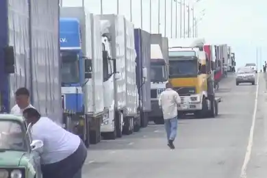 Поборы, очереди, убытки: мажилисмены указали на проблемы на границе с Хоргосом