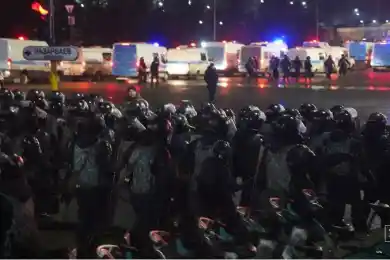 В Алматы зачистили улицы в трех районах и задержали 1237 участников атак и мародёров