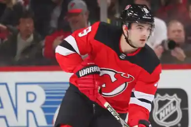 Бывший защитник "Нью-Джерси Дэвилз" перешел в "Барыс"