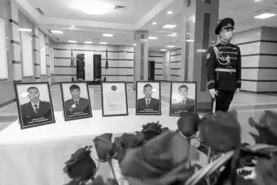 Погибших летчиков похоронили с почестями под Алматы