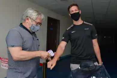 Диц вместе с партнерами по "Барысу" сдал ПЦР-тест