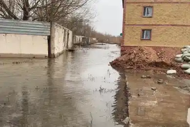 В Караганде из затопленных домов эвакуировали жильцов и отключили электроэнергию