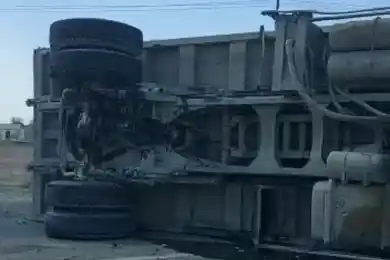 На трассе Туркестан-Кентау грузовик вылетел в кювет