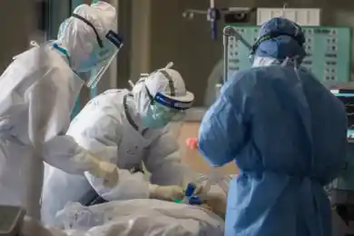 «Тяжелых пациентов нет»: названы города РК, где больше всего зараженных медиков