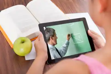 В Нур-Султане школьников и студентов снова переводят на «дистанционку»