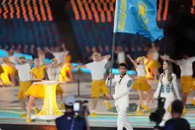 Стильный Казахстан, массовый Китай: самые яркие знаменосцы на открытии Азиатских игр в Гуанчжоу