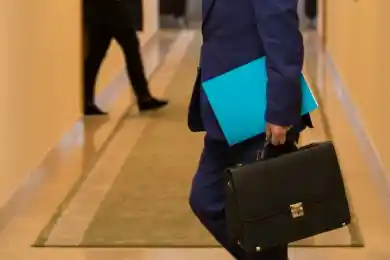 Экс-чиновник из Караганды 10 лет судился и вернулся на должность