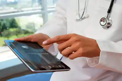 Минздрав: Медики не имеют права скачивать чужие электронные паспорта здоровья