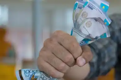 В Кентау мужчина на кладбище похитил садақа на 12 тысяч тенге