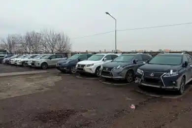 Партию “Lexus” завезли в Казахстан, затем с липовыми госномерами пытались отправить за границу 