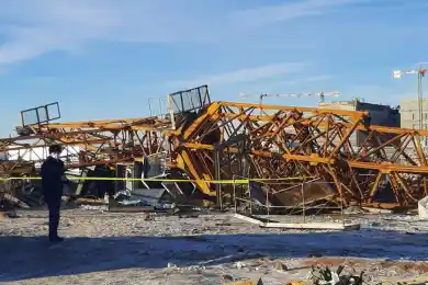 В Нур-Султане на стройплощадке упал башенный кран, погиб крановщик - фото 