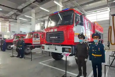 В Нур-Султане открыли новое пожарное депо и вручили ключи спасателям от служебных квартир
