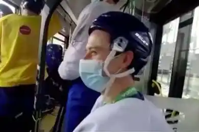 ЧМ в Латвии: игроки сборной Казахстана мотаются в шаттлах в полной форме и в масках