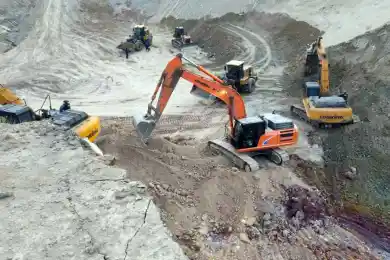 Павлодарская область: на месте падения автобуса появились экскаваторы и бульдозеры