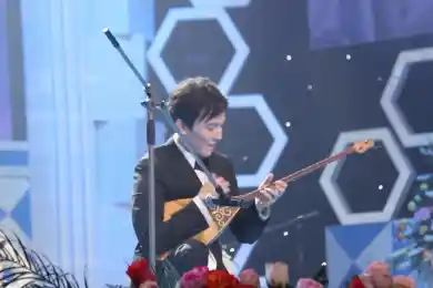 Как Димаш сыграл на домбре и сорвал овации