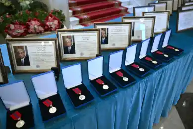 Президент Казахстана вручил награды сотрудникам силовых структур