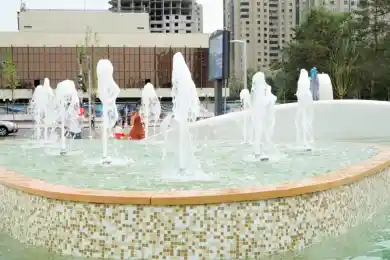 На пешеходном бульваре «Театральный» в столице открыли фонтаны