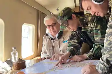 Президент прибыл в область Абай и совершил облет зоны пожаров 