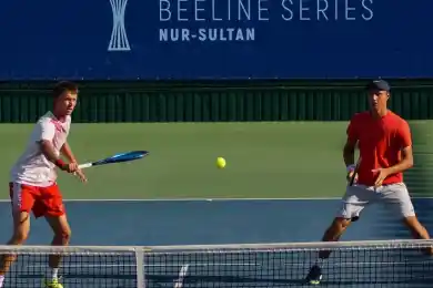 Казахстанец Ломакин в дуэте с украинцем Крутых вышли в 1/4 в столичном Challenger