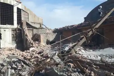 В Балхаше обрушилось недействующее здание, травмированы 4 мужчин