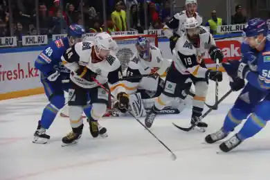 Замена вратаря не спасла Барыс от поражения в матче с Металлургом