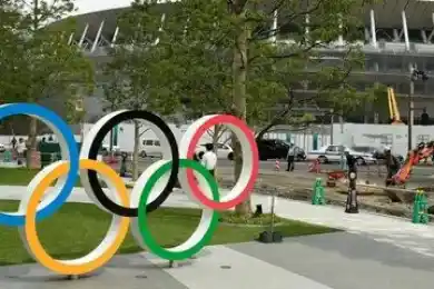 Казахстанец Сон занял 4-е место в рывке, впереди соревнования в толчке