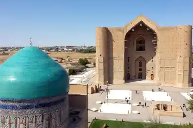 Касым-Жомарт Токаев посетил в Туркестане мавзолей Ходжи Ахмеда Яссауи