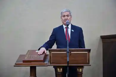 Новый депутат от НПК принес присягу в Мажилисе