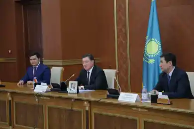 Аскар Мамин представил нового акима Карагандинской области
